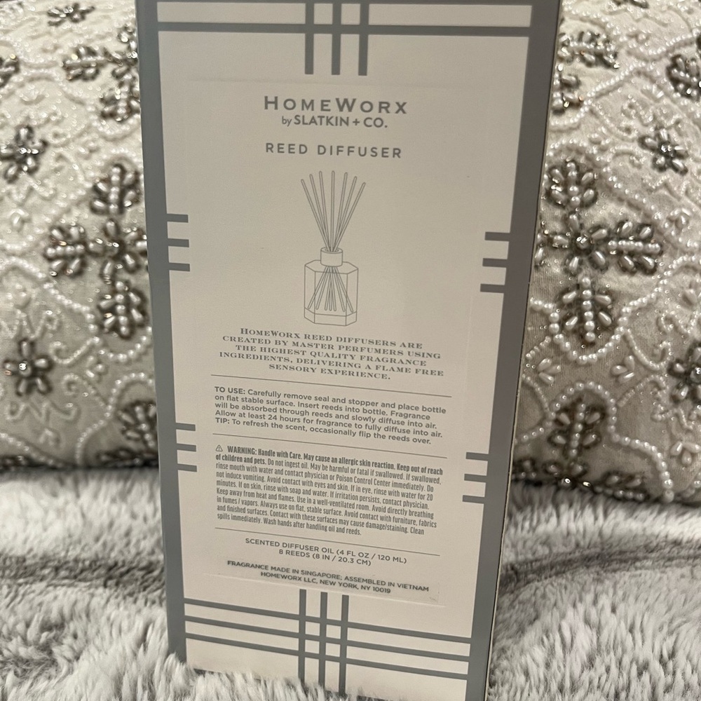 Scarlet Woods Reed Diffuser - Picture 2 of 2